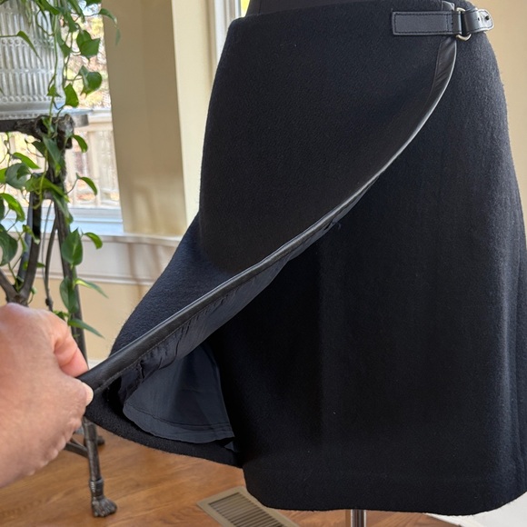 Elegant Black Wrap Mini Skirt - Picture 3 of 9